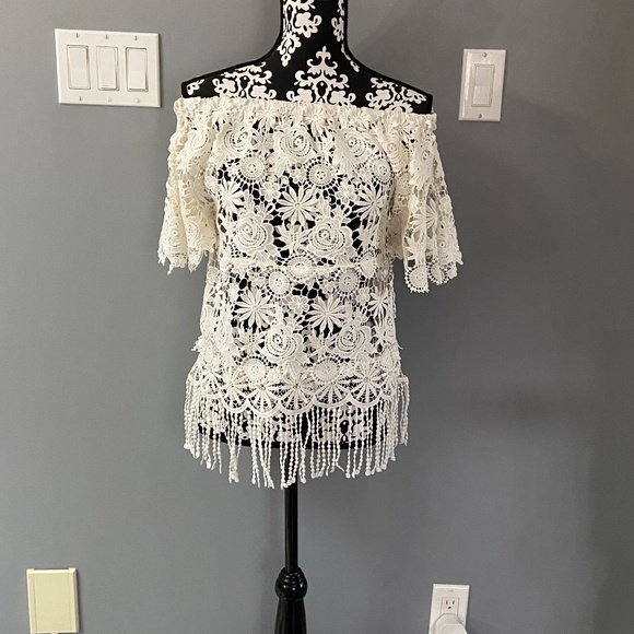 Lace off the shoulder top - Picture 1 of 1